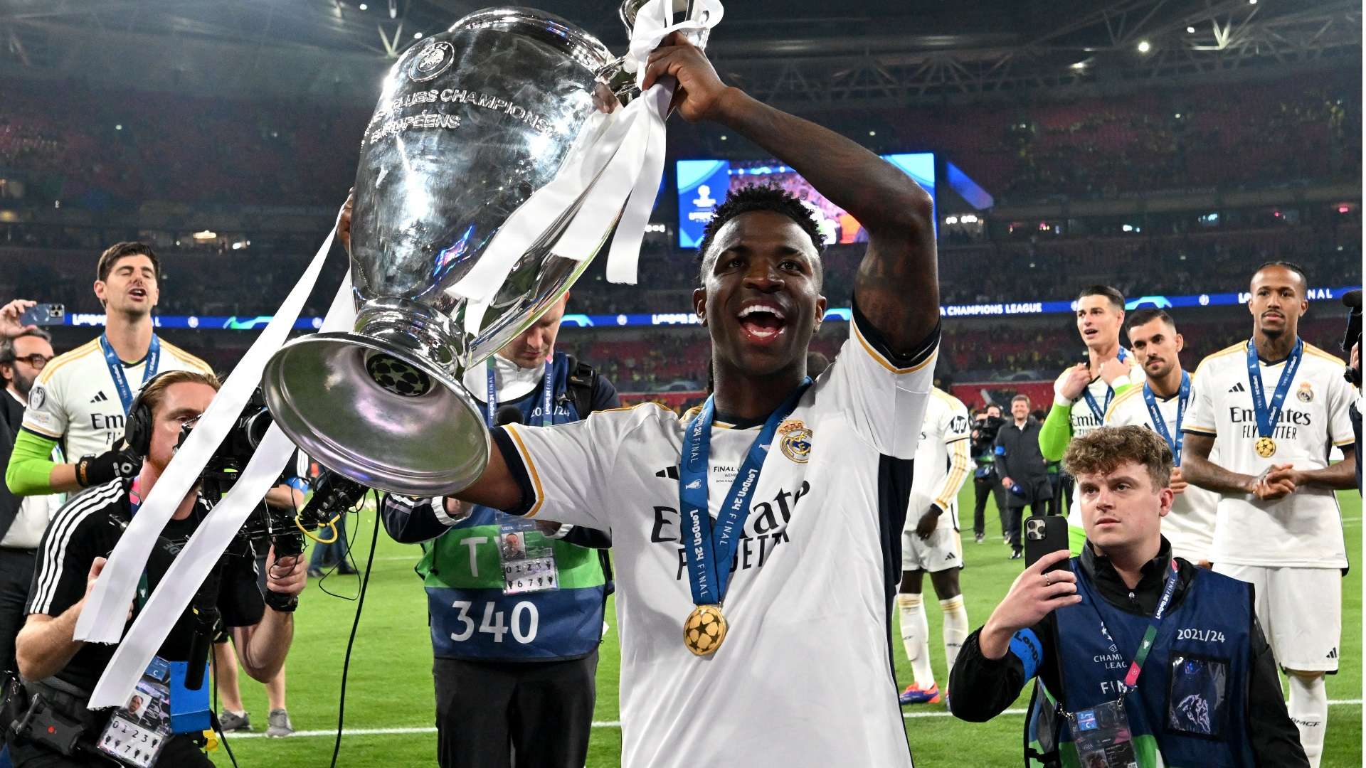 的海外历练 的海外历练